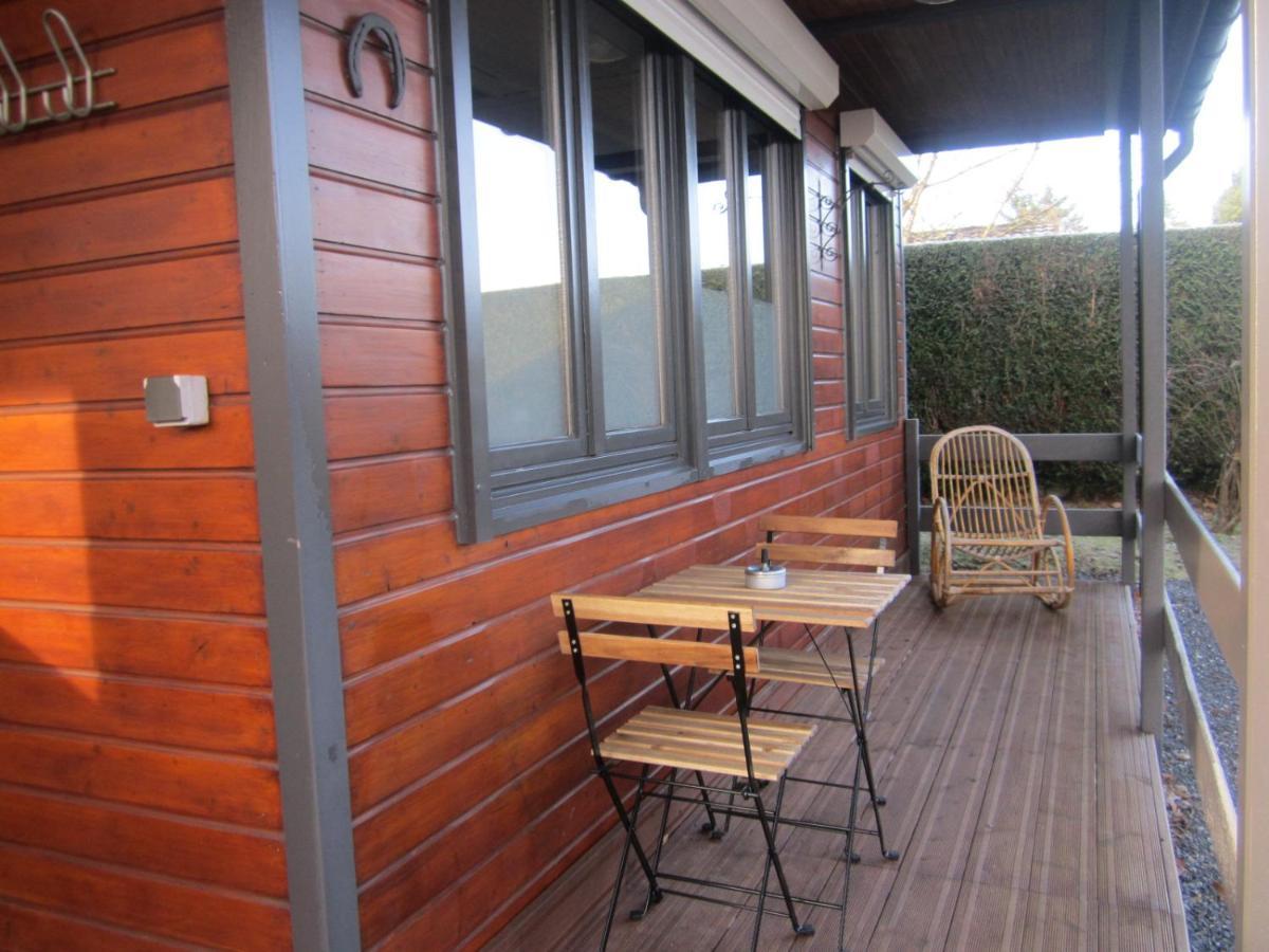 Le Petit Chalet Resteigne Exterior foto